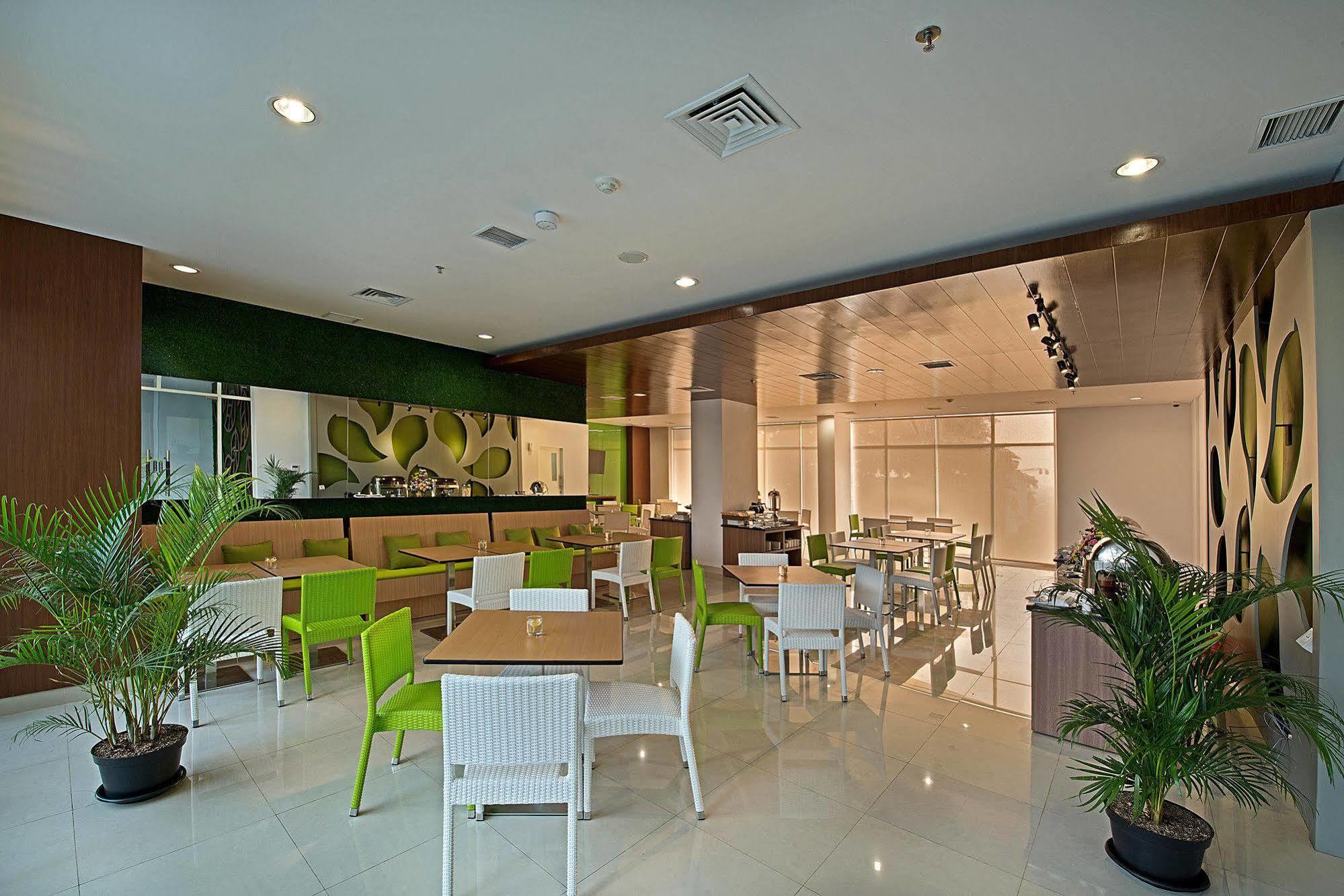 โรงแรมวิซ ไพร์ม ปาจาจารัน โบกอร์ ภายนอก รูปภาพ