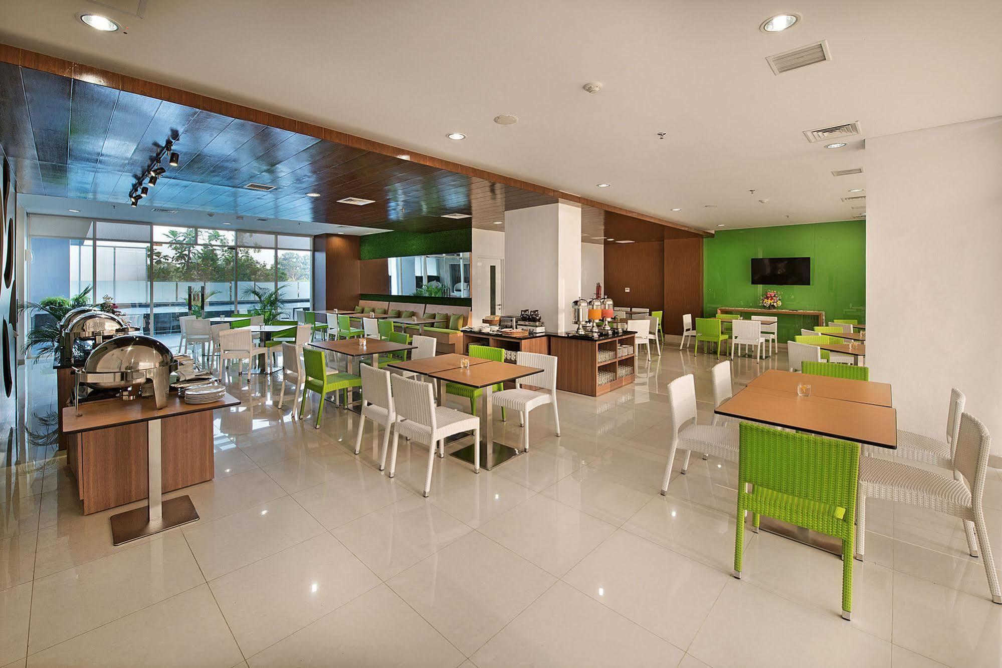 โรงแรมวิซ ไพร์ม ปาจาจารัน โบกอร์ ภายนอก รูปภาพ
